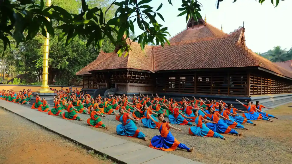 കേരള കലാമണ്ഡലം സ്ഥാപിക്കാന് മുന്കൈയെടുത്ത മലയാള കവി ആരാണ് എ) കെ സി കേശവപിള്ള ബി) വെണ്മണി മഹന് സി) മച്ചാട്ട് ഇളയത് ഡി) വള്ളത്തോള് അനുബന്ധ വിവരങ്ങള് 1930-ല് മഹാകവി വള്ളത്തോള് നാരായണമേനോന് ചെറുതുരുത്തി ആസ്ഥാനമായി സ്ഥാപിച്ച കേരള കലാമണ്ഡലത്തെ കേരള സര്ക്കാര് 1957-ല് ഏറ്റെടുത്തു. കലാമണ്ഡലത്തിന്റെ പ്രഥമ സെക്രട്ടറിയായിരുന്നത് മുകുന്ദരാജയാണ്. കലാമണ്ഡലത്തിന്റെ പ്രോ ചാന്സലര് സംസ്ഥാന സാംസ്കാരിക വകുപ്പ് മന്ത്രിയാണ്. കേരള കലാമണ്ഡലം കഥകളിയുടെ പരിപോഷണവുമായിട്ടാണ് മുഖ്യമായും ബന്ധപ്പെട്ടിരിക്കുന്നത്. കേരളത്തിലെ ആദ്യ നൃത്യ- നാട്യ പുരസ്കാരത്തിന് അര്ഹയായത് കലാമണ്ഡലം സത്യഭാമയാണ്. ചവറ പാറുക്കുട്ടിയമ്മ കഥകളി രംഗത്തെ പ്രശസ്ത കലാകാരിയായിരുന്നു. ഹസ്തലക്ഷണദീപിക കഥകളിയുമായി ബന്ധപ്പെട്ട ആധികാരിക ഗ്രന്ഥമാണ്. കഥകളി തുടങ്ങിക്കഴിഞ്ഞു എന്ന് അറിയിക്കുന്ന ഗണപതികൊട്ട് അരങ്ങ് കേളി എന്നറിയപ്പെടുന്നു. കേരളത്തിലെ ആദ്യത്തെ വനിതാ കഥകളി സംഘം തൃപ്പൂണിത്തുറ വനിതാ കഥകളി സംഘമാണ്. കഥകളിക്ക് ദേശീയ തലത്തില് പുരസ്കാരം നേടിയ ആദ്യ കലാകാരനാണ് ഗുരു കുഞ്ചുക്കുറുപ്പ്. കേരള കലാമണ്ഡലം സ്ഥാപിക്കാന് മുന്കൈയെടുത്ത മലയാള കവി ആരാണ് ഉത്തരം ഡി) വള്ളത്തോള് റാങ്ക് മേക്കിങ് പോയിന്റ്: 1927-ല് കേരളത്തിന് വെളിയില് ആദ്യമായി കഥകളി അവതരിപ്പിച്ചത് തമിഴ്നാട്ടിലെ അഡയാറില് ആണ്. 2025 ജൂണ് 28-ന് നടന്ന കേരള പി എസ് സിയുടെ ബിരുദതല പ്രാഥമിക പരീക്ഷയില്നിന്നുമുള്ള ചോദ്യവും അനുബന്ധ വസ്തുതകളും ഒരു റാങ്ക് മേക്കിങ് പോയിന്റും നമുക്ക് പഠിക്കാം. എല്ലാവര്ക്കും തുല്ല്യ നിയമപരിരക്ഷ എന്ന ആശയത്തിന് ഇന്ത്യ കടപ്പെട്ടിരിക്കുന്ന രാജ്യമേത്? ഉത്തരം പഠിക്കാന് ക്ലിക്ക് ചെയ്യുക. kozhikode psc coaching center, calicut psc coaching center, best psc coaching center, best psc coaching center kozhikode, best psc coaching center calicut, ldc exam coaching, psc exam coaching kozhikode, psc exam coaching calicut, psc exams kozhikode, psc exams calicut,