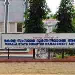 സംസ്ഥാന ദുരന്ത നിവാരണ അതോറിറ്റിയുടെ വൈസ് ചെയര്‍മാന്‍ ആരാണ് എ) മുഖ്യമന്ത്രി ബി) പ്രധാനമന്ത്രി സി) റവന്യൂമന്ത്രി ഡി) ആരോഗ്യമന്ത്രി ഉത്തരം സി) റവന്യൂമന്ത്രി അനുബന്ധ വസ്തുതകള്‍ ദേശീയ ദുരന്ത നിവാരണ നിയമം പാസാക്കിയത് 2005 ഡിസംബര്‍ 23-ന് ആണ്. 2007 മെയ് 4-ന് സ്ഥാപിതമായ കേരള ദുരന്ത നിവാരണ അതോറിറ്റിയുടെ ആപ്തവാക്യം സുരക്ഷായാനം എന്നാണ്. സംസ്ഥാന ദുരന്ത നിവാരണ അതോറിറ്റിയുടെ ചെയര്‍പേഴ്‌സണ്‍ മുഖ്യമന്ത്രി ആണ്. സംസ്ഥാന ദുരന്തനിവാരണ അതോറിറ്റിയുടെ ചീഫ് എക്‌സിക്യൂട്ടീവ് ഓഫീസര്‍ ചീഫ് സെക്രട്ടറി ആണ്. സംസ്ഥാന ദുരന്ത നിവാരണ അതോറിറ്റിയുടെ യോഗങ്ങളില്‍ അധ്യക്ഷത വഹിക്കുന്നത് ചെയര്‍പേഴ്‌സണ്‍ ആണ്. കേന്ദ്ര നിയമത്തില്‍ സംസ്ഥാന ദുരന്ത നിവാരണ അതോറിറ്റിയെക്കുറിച്ച് പ്രതിപാദിക്കുന്നത് അധ്യായം മൂന്നില്‍ വകുപ്പ് 44 മുതല്‍ 24 വരെ ആണ്. സംസ്ഥാനത്ത് ദുരന്ത നിവാരണത്തിന് ആവശ്യമായ ദുരിതാശ്വാസം സംബന്ധിച്ച മാനദണ്ഡങ്ങള്‍ നിര്‍ദ്ദേശിക്കേണ്ടത് സംസ്ഥാന ദുരന്ത നിവാരണ അതോറിറ്റി ആണ്. ദുരന്ത നിവാരണ അതോറിറ്റിക്ക് രൂപം നല്‍കിയ ആദ്യ ഇന്ത്യന്‍ സംസ്ഥാനം കേരളം ആണ്. കേരള സംസ്ഥാന ദുരന്ത നിവാരണ അതോറിറ്റിയുടെ ആസ്ഥാനം തിരുവനന്തപുരത്തെ ഒബ്‌സര്‍വേറ്ററി ഹില്‍സ്. ദുരന്ത നിവാരണ അതോറിറ്റിയിലെ മറ്റംഗങ്ങളെ നാമനിര്‍ദ്ദേശം ചെയ്യുന്നത് ചെയര്‍പേഴ്‌സണ്‍ ആണ്. റാങ്ക് മേക്കിങ് പോയിന്റ് സംസ്ഥാന ദുരന്തനിവാരണ അതോറിറ്റി അംഗങ്ങള്‍ രാജിക്കത്ത് നല്‍കേണ്ടത് ചെയര്‍പേഴ്‌സണ് ആണ്. കേരള പി എസ് സി 2021-ലെ അസിസ്റ്റന്റ് സെയില്‍സ്മാന്‍ പരീക്ഷയ്ക്ക് ചോദിച്ച ചോദ്യത്തിന്റെ ഉത്തരവും അനുബന്ധവിവരങ്ങളും നമുക്ക് പഠിക്കാം best psc coaching center kozhikode, best psc coaching center calicut