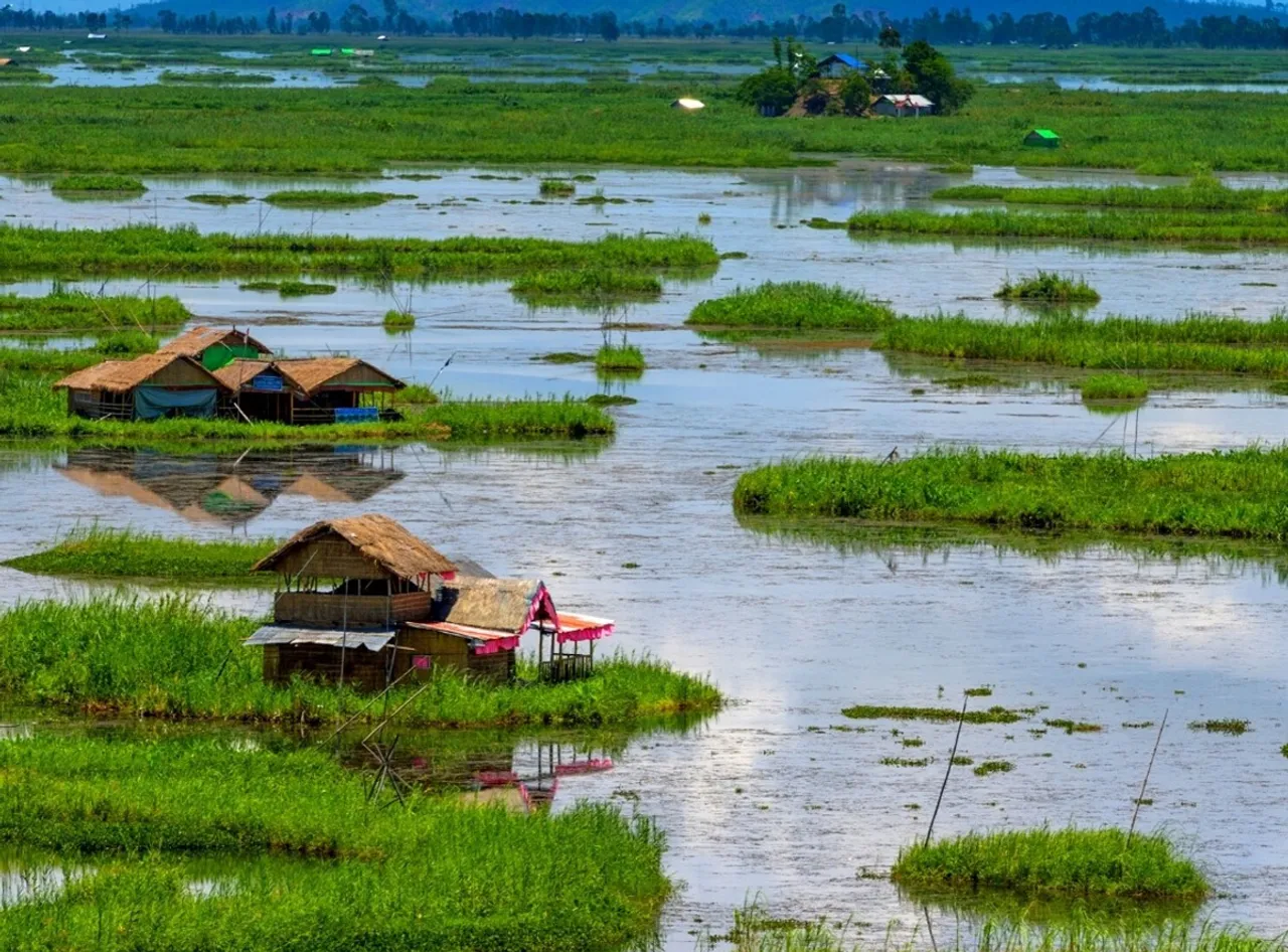 ലോക്തക് തടാകം ഏത് സംസ്ഥാനത്തിലാണ് എ) കേരളം ബി) മണിപ്പൂര്‍ സി) ഉത്തരാഖണ്ഡ് ഡി) രാജസ്ഥാന്‍ അനുബന്ധ വിവരങ്ങള്‍ ലോകത്തിലെ ഏക ഒഴുകുന്ന ദേശീയോദ്യാനമായ കെയ്ബുള്‍ ലംജാവോ സ്ഥിതി ചെയ്യുന്ന തടാകമാണ് ലോക്തക് തടാകം. ഗംഗാ ഡോള്‍ഫിനിന്റെ സംരക്ഷണത്തിന് പ്രസിദ്ധമായ വന്യജീവി സങ്കേതമാണ് ബീഹാറിലെ വിക്രംശില ഗാഞ്ചറ്റിക് ഡോള്‍ഫിന്‍ സാങ്ച്വറി. ഇന്ത്യയില്‍ കാട്ടുകഴുതകള്‍ക്കുള്ള സാങ്ച്വറിയാണ് ഗുജറാത്തിലെ റാന്‍ ഓഫ് കച്ച്. ഇന്ത്യയിലെ ആദ്യത്തെ ഹിമപ്പുലി സംരക്ഷണ കേന്ദ്രം ഉത്തരാഖണ്ഡിലാണ്. വെള്ളക്കടുവകള്‍ക്ക് പ്രസിദ്ധമായ നന്ദന്‍ കാനന്‍ മൃഗശാല ഒഡീഷയിലെ ഭുവനേശ്വറിലാണ്. ഒലിവ് റിഡ്‌ലി കടലാമകളുടെ പ്രജനനത്തിന് പ്രസിദ്ധമായ ഗാഹിര്‍മാത ബീച്ച് ഭിട്ടാര്‍കനിക വന്യജീവി സങ്കേതത്തിന്റെ ഭാഗമാണ്. അസമിലെ കാസിരംഗ ദേശീയോദ്യാനം ഒറ്റക്കൊമ്പന്‍ കാണ്ടാമൃഗത്തിന് പ്രസിദ്ധമാണ്. കൃഷ്ണമൃഗങ്ങളെ സംരക്ഷിക്കുന്നതിനായി രൂപീകരിച്ച ദേശീയോദ്യാനാമാണ് ഗുജറാത്തിലെ വേലവധാര്‍ ദേശീയോദ്യാനം. സൈബീരിയന്‍ കൊക്കുകള്‍ക്ക് പ്രസിദ്ധമാണ് രാജസ്ഥാനിലെ കേവലദേവ് ദേശീയോദ്യാനം. ഹിമപ്പുലിക്ക് പ്രസിദ്ധമായ ദേശീയോദ്യാനമാണ് ഹെമിസ് ദേശീയോദ്യാനം. ലോക് തക് തടാകം ഏത് സംസ്ഥാനത്തിലാണ് ഉത്തരം ബി റാങ്ക് മേക്കിങ് പോയിന്റ്: സ്വര്‍ണക്കുരങ്ങുകള്‍ക്ക് പ്രസിദ്ധമായ അസമിലെ ദേശീയോദ്യാനമാണ് മാനസ്. 2021-ലെ അസിസ്റ്റന്റ് സെയില്‍സ്മാന്‍ പരീക്ഷയ്ക്ക് ചോദിച്ച ചോദ്യവും അനുബന്ധ വിവരങ്ങളും നമുക്ക് പഠിക്കാം. best psc coaching center kozhikode, best psc coaching center calicut, best psc coaching center kozhikode silver leaf, silver leaf psc academy, silver leaf psc academy calicut, silver leaf psc academy kozhikode